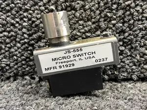 JS-555 (Alt: 91929) Robinson R22 Floor Transmat Switch (Minor Corrosion)